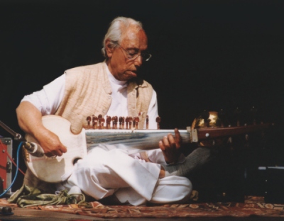 Kamalesh Maitra mit Sarod